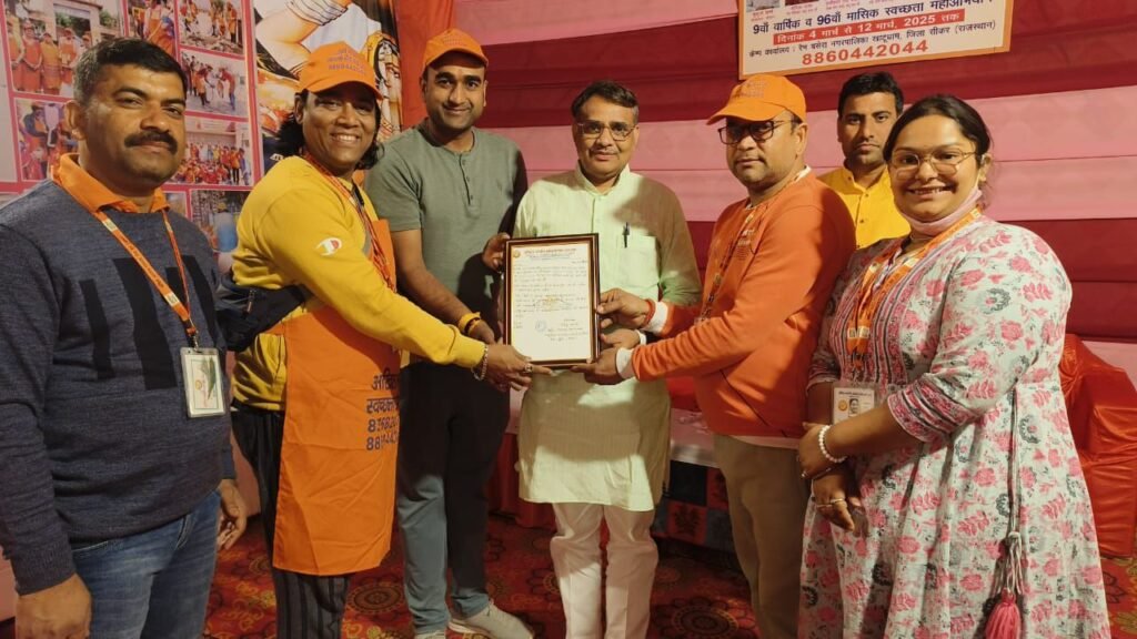 महेश मीणा बने स्वच्छता सेवा दल के प्रमुख संरक्षक, खाटू श्याम जी लक्खी मेले में सेवा कार्य जारी 1 खाटू श्याम जी लक्खी मेले में सेवा कार्य जारी