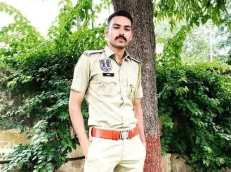राजस्थान पुलिस के जवान मोहित यादव की सड़क दुर्घटना में हाईवे पर अज्ञात वाहन की टक्कर से हुई मौत 3 img-20250324-wa0040539455770461171203.jpg