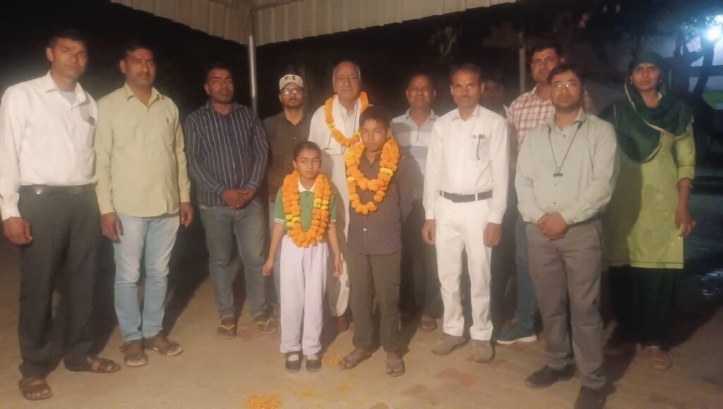 छात्रा कोमल यादव का नवोदय विद्यालय कक्षा 6 में चयन पर किया सम्मान 1 img 20250326 wa00287981704564455663918