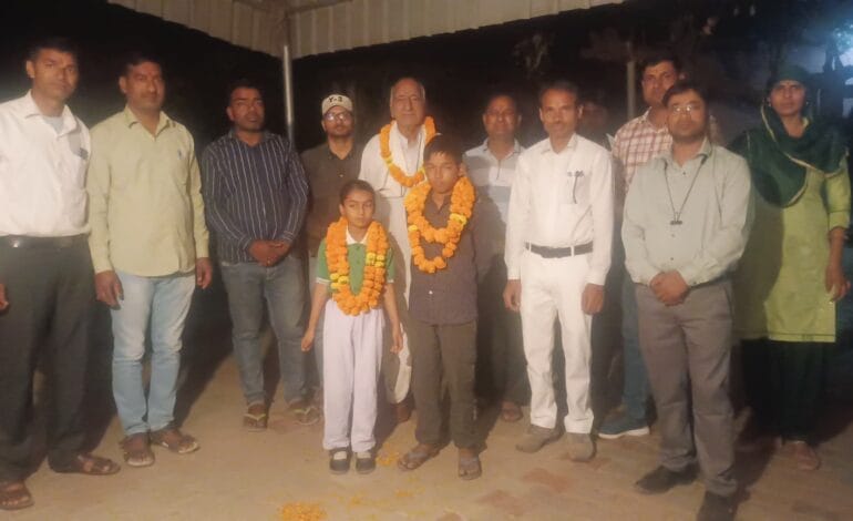 छात्रा कोमल यादव का नवोदय विद्यालय कक्षा 6 में चयन पर किया सम्मान