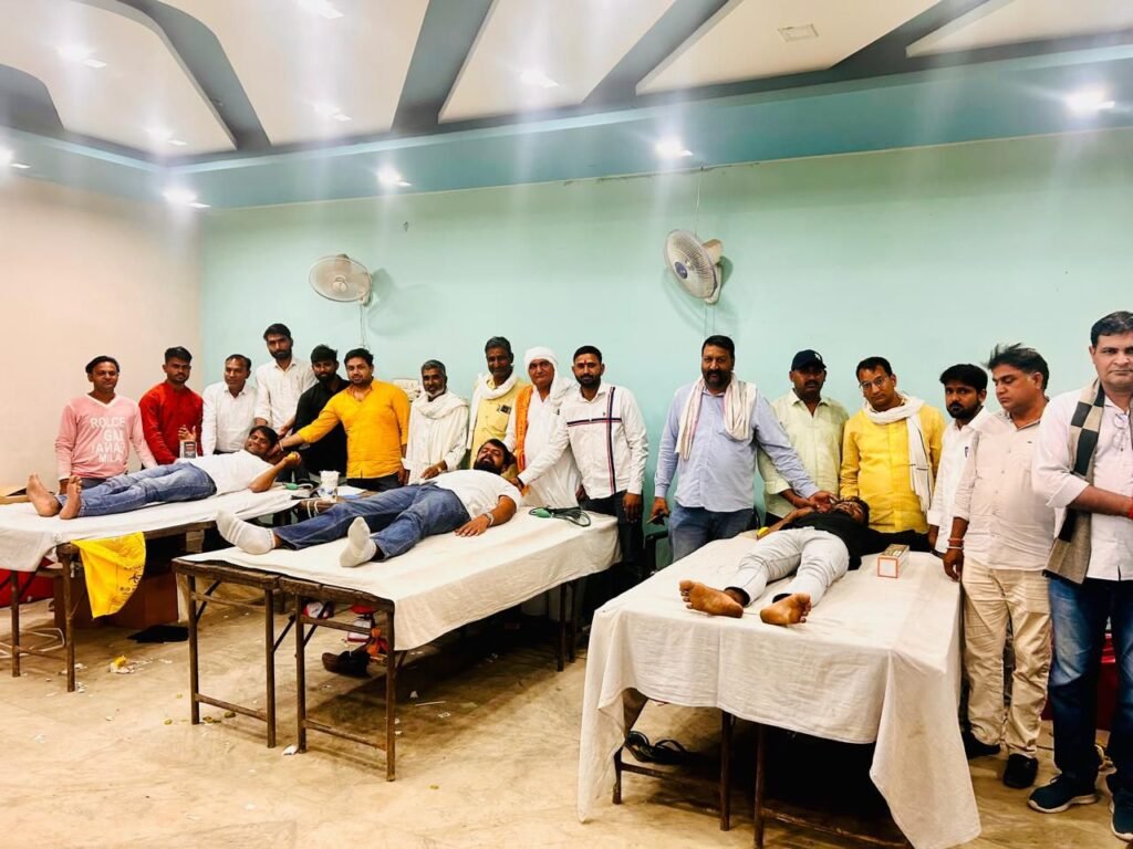 कोटपूतली के पीएनबी टॉवर पर स्व. कर्नल किरोड़ी सिंह बैंसला की पुण्यतिथि पर 173 यूनिट रक्तदान 1 पीएनबी टॉवर पर स्व. कर्नल किरोड़ी सिंह बैंसला की पुण्यतिथि पर 173 यूनिट रक्तदान