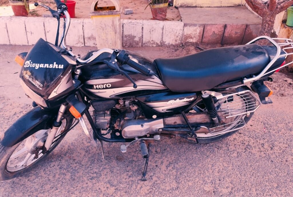 नीमराना थाना पुलिस ने मोटरसाइकिल चोर को गिरफ्तार कर चोरी की मोटरसाइकिल को किया बरामद 1 img 20250402 wa00369189254575328699253