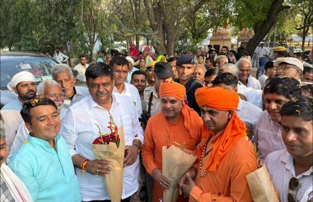 वन मंत्री संजय शर्मा ने मुंडावर में बाबा धोकल नाथ आश्रम के वार्षिकोत्सव में की शिरकत, । 2 img 20250406 wa0134513202788159933405