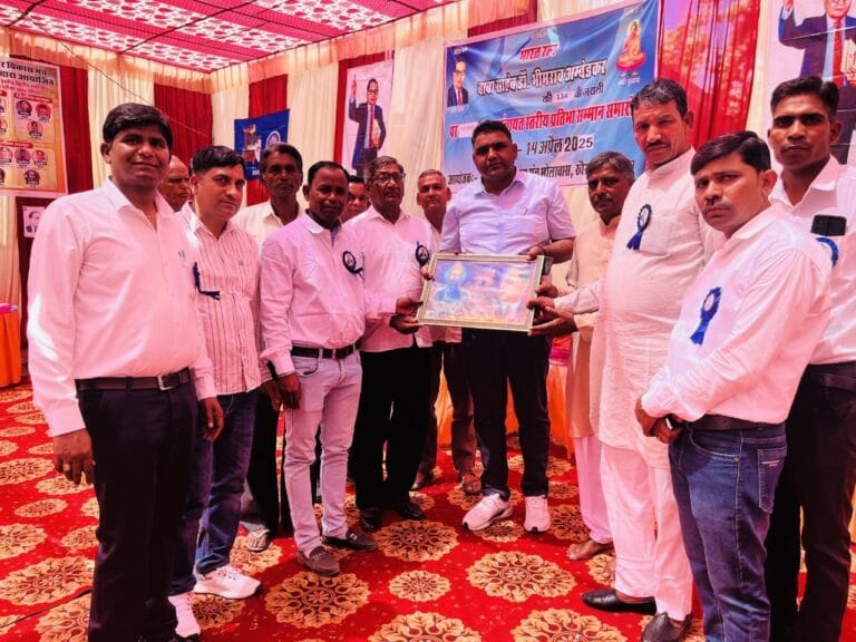 मौलावास गांव में  संविधान निर्माता डॉक्टर भीमराव अंबेडकर की 134वीं जयंती मनाई 2 img-20250415-wa00738224404877019794588.jpg