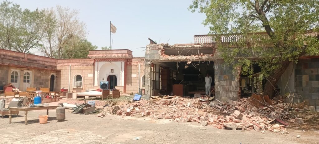 नीमराना में सरेआम 'दबंगई', जेसीबी से तोड़फोड़ 2 img 20250418 wa00053592957511729572454