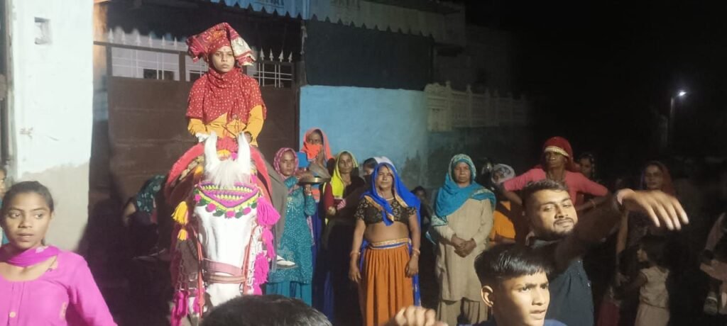 नाघोड़ी गांव में मजदूर माता-पिता ने बेटा-बेटी की समानता का दिया बड़ा संदेश 1 img 20250418 wa00201738437166263087420