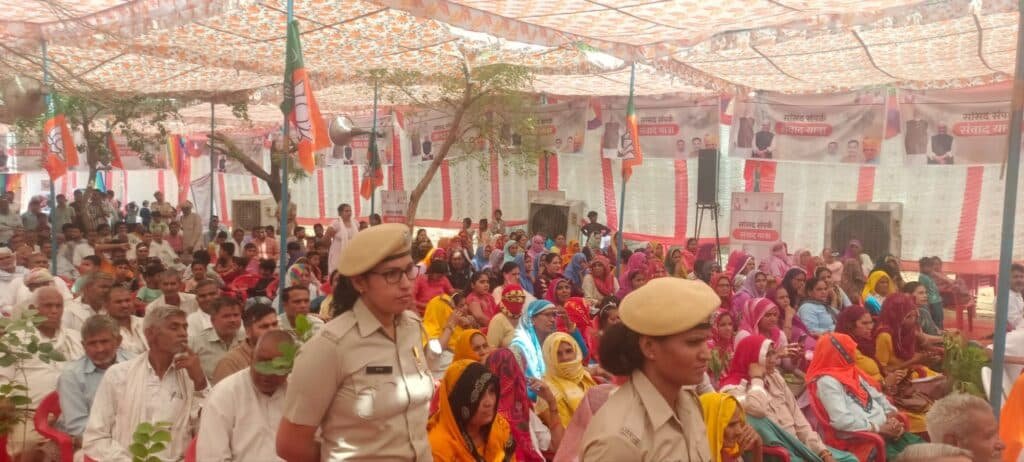 बिचपुरी में सांसद संपर्क संवाद कार्यक्रम: केंद्रीय मंत्री भूपेंद्र यादव ने सुनी लोगों की समस्याएं 4 img 20250504 wa00334801059868633313978
