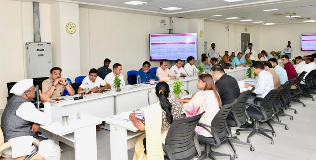 राज्यपाल हरिभाऊ बागड़े ने ली कोटपूतली-बहरोड़ जिले की विभागीय समीक्षा बैठक 3 img 20250506 wa00561232719812252411680