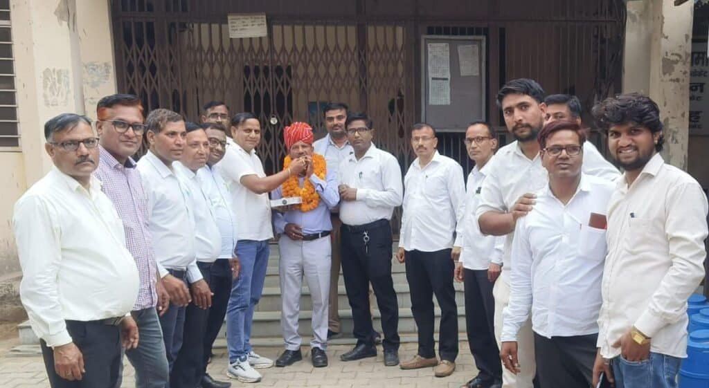 रामनिवास गोठवाल का तहसीलदार पद पर पदोन्नति होने पर बार संघ नीमराना ने किया स्वागत 2 img 20250508 wa01532224481002608757595