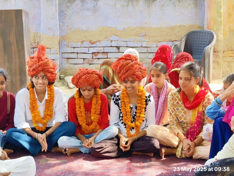 जालावास मनेठी में मेधावी विद्यार्थियों का सम्मान समारोह आयोजित 3 img-20250523-wa00946113881341446297986.jpg