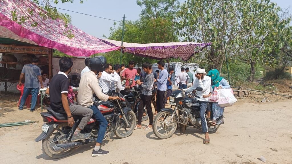 नाघोडी में ग्रामीणों ने मिलकर लगाई मीठे पानी का प्याऊ, गर्मी से राहत के लिए की सेवा 2 img 20250526 wa00672443203464796926732