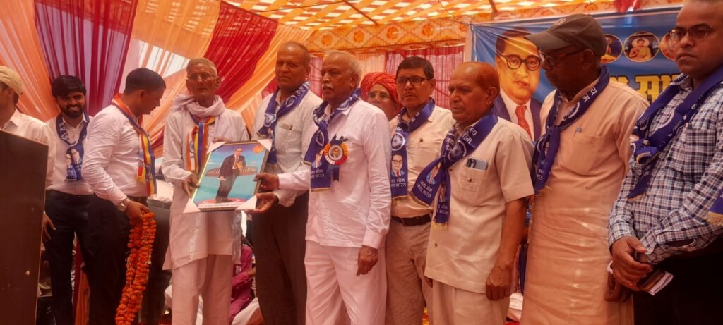 सिरयानी में संविधान निर्माता बाबासाहेब डॉक्टर अंबेडकर की प्रतिमा का अनावरण नेता प्रतिपक्ष टीकाराम जूली के सानिध्य में हुआ 6 20250602 1157179167736641554644285