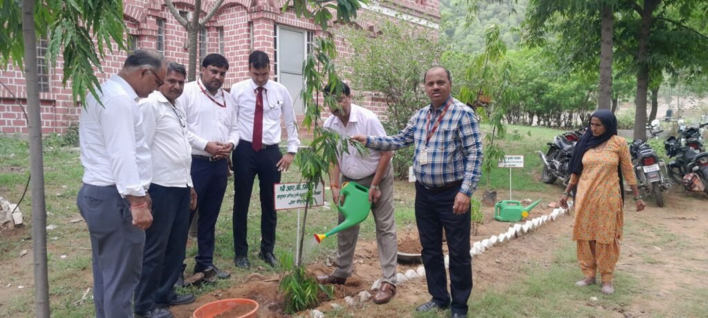 उच्च अधिकारियों ने किया पंजाब नेशनल बैंक कृषक प्रशिक्षण केंद्र का निरीक्षण 5 20250624 1248508612921276510100487