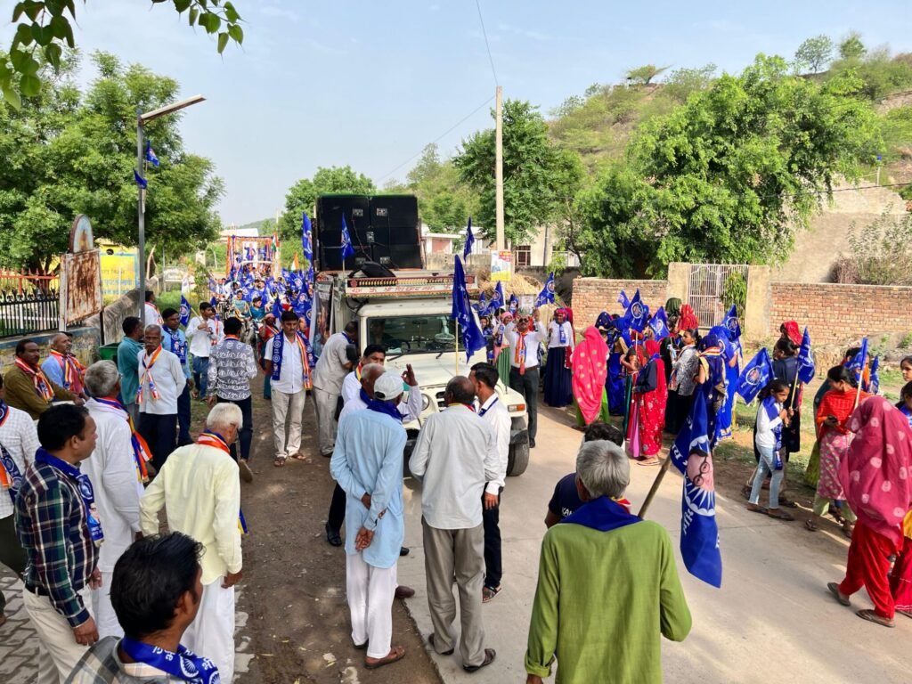 सिरयानी में संविधान निर्माता बाबासाहेब डॉक्टर अंबेडकर की प्रतिमा का अनावरण नेता प्रतिपक्ष टीकाराम जूली के सानिध्य में हुआ 7 img 20250602 wa00212287568280322542724