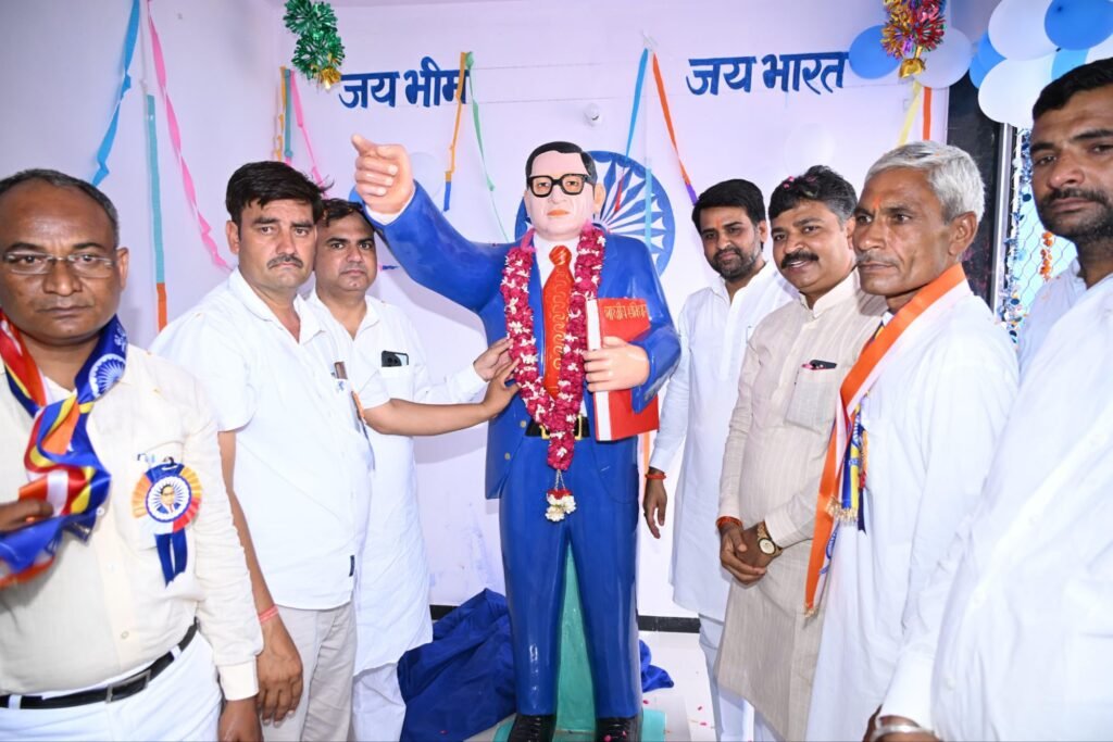 सिरयानी में संविधान निर्माता बाबासाहेब डॉक्टर अंबेडकर की प्रतिमा का अनावरण नेता प्रतिपक्ष टीकाराम जूली के सानिध्य में हुआ 3 img 20250602 wa00787673714766785904405