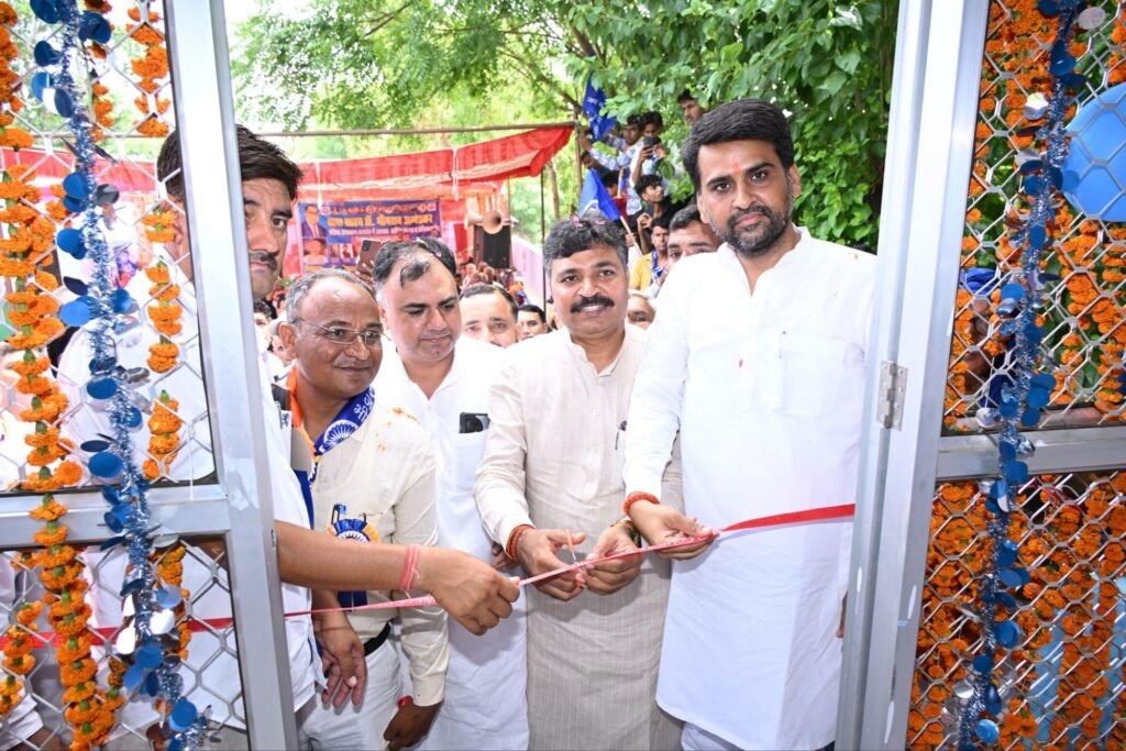 सिरयानी में संविधान निर्माता बाबासाहेब डॉक्टर अंबेडकर की प्रतिमा का अनावरण नेता प्रतिपक्ष टीकाराम जूली के सानिध्य में हुआ 2 img 20250602 wa00805780443072524572955