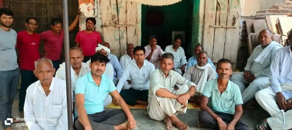 बसई गांव में बैठक में फैसला, खुशी के अवसर पर किन्नरों को दी जाएगी सिर्फ 1100 रूपये की राशि। 2 img 20250612 wa0037391604561937345932