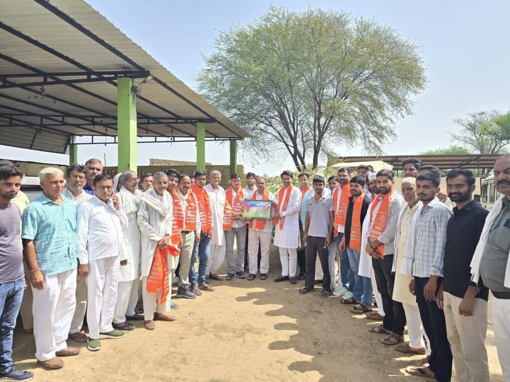 भंवर जितेंद्र सिंह के जन्मदिन पर गौशाला में विधायक ललित यादव की टीम ने किया चारे और नकद राशि का दान 2 img 20250612 wa00916998874572152195149