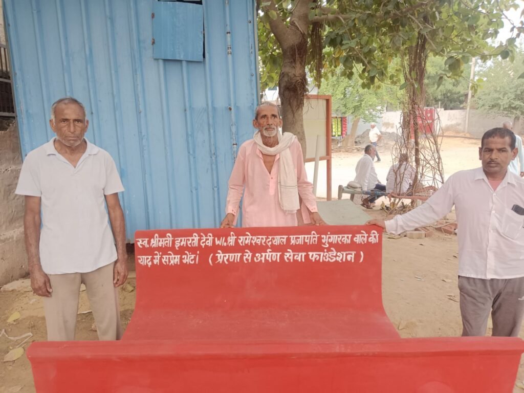 ऊँटोली के द्वादश ज्योतिर्लिंग मंदिर में नींव करौरी बाबा के मंदिर का मनाया स्थापना दिवस। 3 img 20250617 wa00446449495469570996682