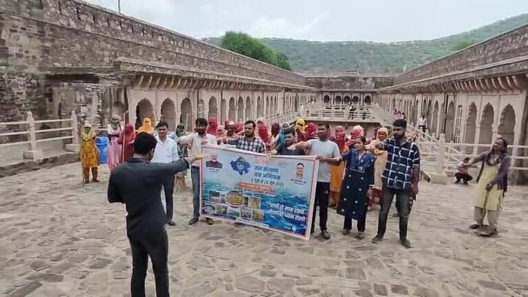 वंदे गंगा जल संरक्षण अभियान: ऐतिहासिक बावड़ी की साफ-सफाई और जल संरक्षण की शपथ 2 img-20250619-wa0071276313508463331175.jpg