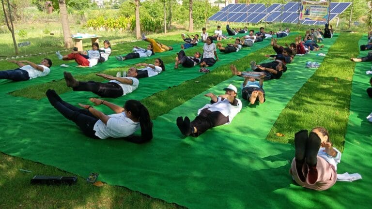 पीएनबी कृषक प्रशिक्षण केंद्र, नीमराना में अंतर्राष्ट्रीय योग दिवस पर भव्य आयोजन 1 img-20250621-wa01041281025329466550865.jpg