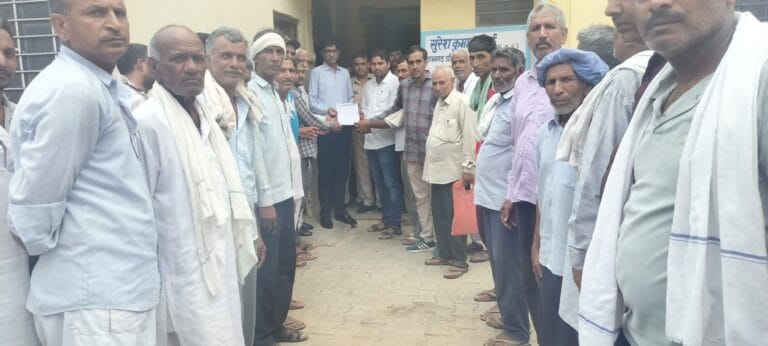 ग्रामीणों ने एसडीएम को सौंपा ज्ञापन, पेट्रोल पंप के लिए चिह्नित भूमि में अतिक्रमण को लेकर जताया आक्रोश 4 img-20250623-wa01571910151744976360872.jpg