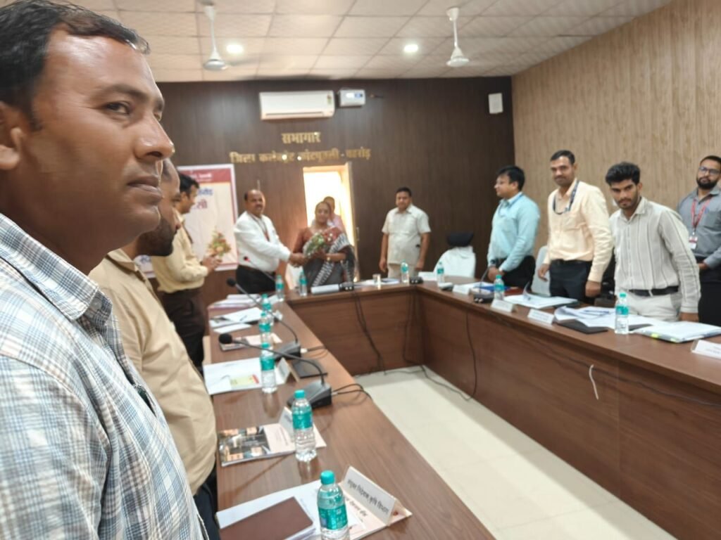 कोटपुतली में डीएलआरसी बैठक: कलेक्टर श्रीमती प्रियंका गोस्वामी ने बैंकों को दिए निर्देश 4 img 20250627 wa01396377286242630999276