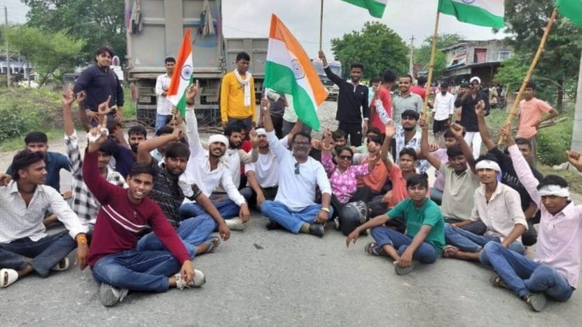 राजकीय सम्मान की माँग में उठा जन आक्रोश: सीमा सड़क संगठन के जवान की हृदयविदारक विदाई 2 image editor output image 1672690706 17529951677332771150155395359101