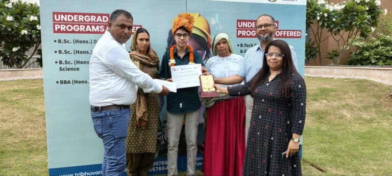 दिव्यांग पायल यादव का स्वागत: दोनों हाथ नहीं होने के बावजूद 10वीं में हासिल किए 100% 3 img-20250704-wa01044535737231241909450.jpg