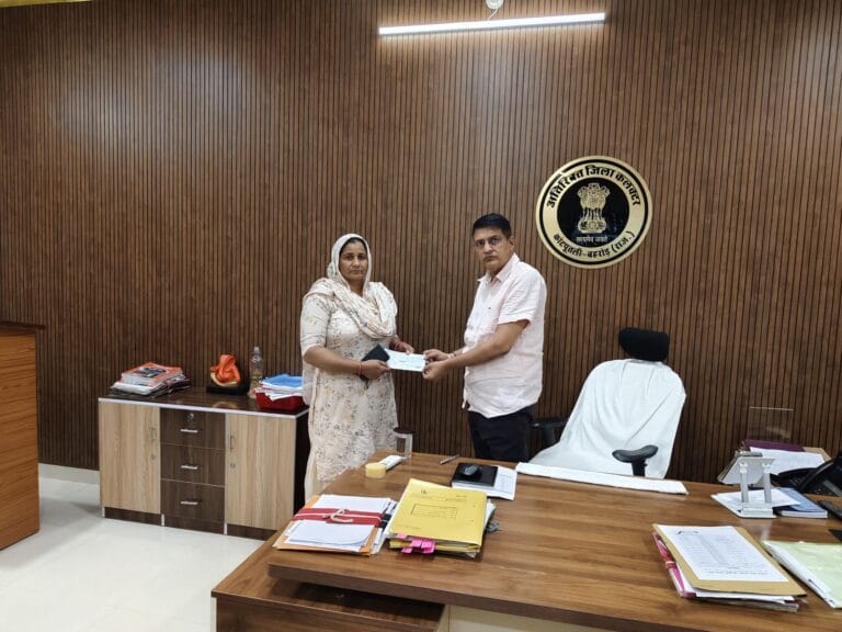 मुख्यमंत्री सहायता कोष से शहीद के आश्रित को 45 लाख रुपये की सहायता राशि स्वीकृत 1 img-20250707-wa025946393388364871393.jpg