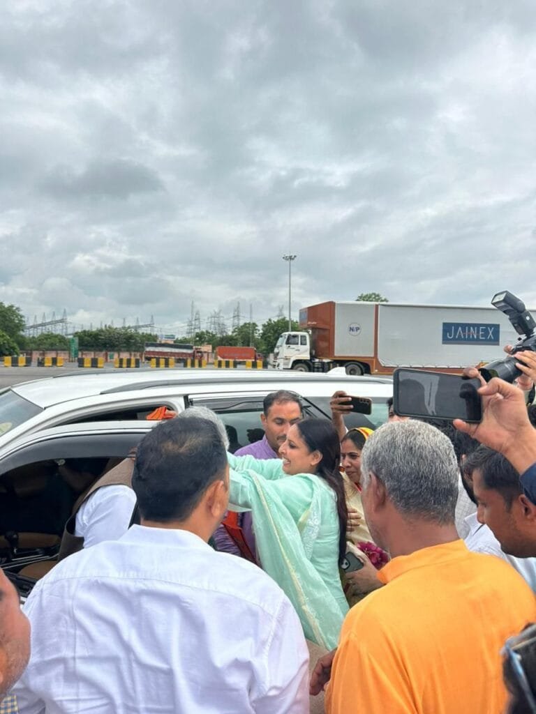 शाहजहांपुर टोल प्लाजा पर केंद्रीय मंत्री भूपेंद्र यादव का भव्य स्वागत 2 img 20250715 wa00781641706894360014478