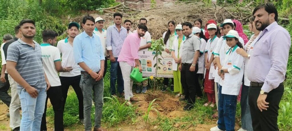 नीमराना पीएनबी कृषक प्रशिक्षण केंद्र में पौधारोपण एवं प्लास्टिक मुक्त जीवनशैली पर जागरूकता कार्यक्रम आयोजित 4 img 20250716 wa00447419318652802883884