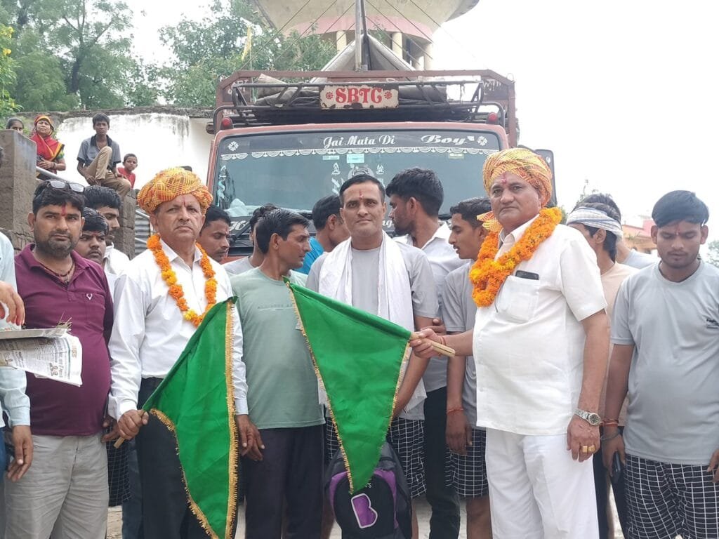 17वीं सुपर फास्ट डाक कावड़ यात्रा के लिए शिव भक्तों ने दिखाई हिम्मत और समर्पण 2 img 20250716 wa00724342740252947080651
