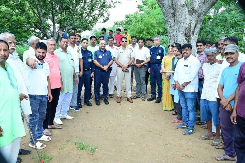 नीमराना की जापानी कंपनी रिसोमेक मटेरियल इंडिया प्राइवेट लिमिटेड ने कोलीला राबड़ स्कूल खेल मैदान में 550 पौधे लगाकर दिया पर्यावरण संरक्षण का संदेश 4 img 20250717 wa00618563243948211424398