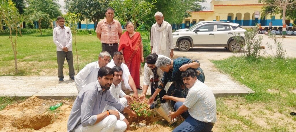 पूर्व सांसद व स्वतंत्रता सेनानी लाला काशी राम की पुण्यतिथि पर 275 छात्रों को बांटे गए विशेष स्कूल बैग्स, ‘बर्न मुक्त ग्राम’ संदेश बना अनोखी पहल 3 img 20250719 wa01085006803518314151924
