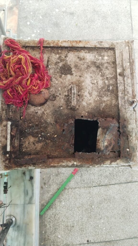 मोलावास गांव के बाबा लाल दास मंदिर में चोरी की वारदात 3 img 20250719 wa01756319801336462533027