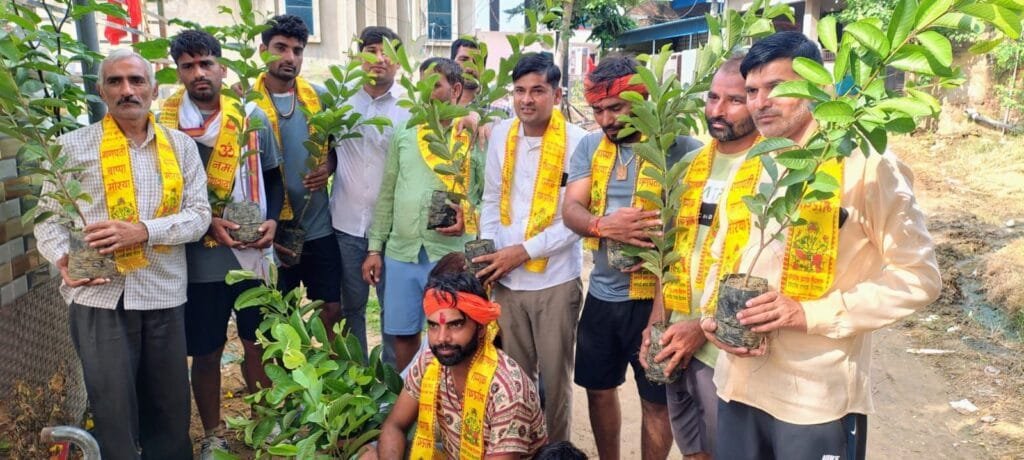 शिव भक्ति का शानदार स्वागत: डाक कांवड़ियों का भव्य अभिनंदन 3 img 20250723 wa01286210710835020393693