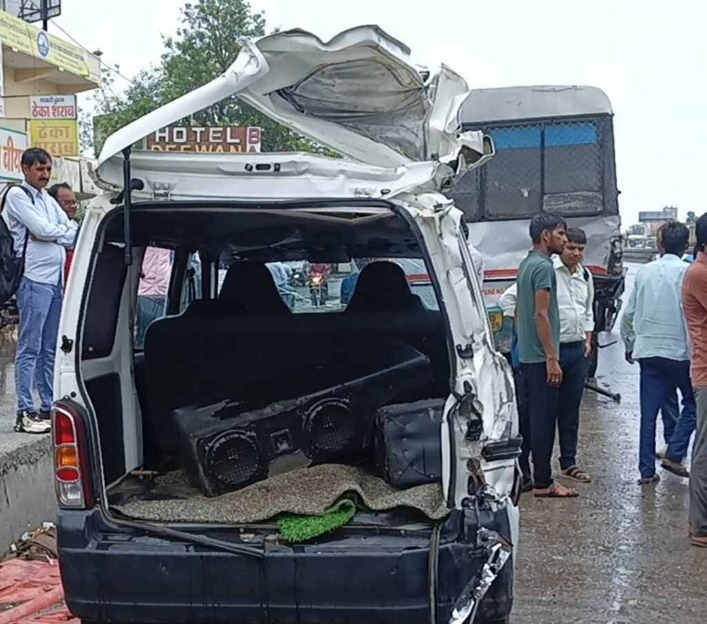 कोटपूतली हाईवे: एक के बाद एक 5 वाहन भिड़े, 2 कार, 1 बस व ट्रेलर क्षतिग्रस्त 3 screenshot 2025 07 02 12 09 11 22 99c04817c0de5652397fc8b56c3b38175294785008028818112