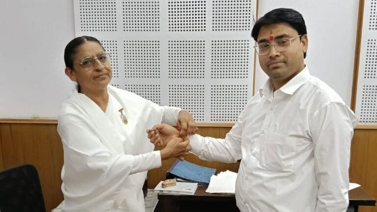 आकाशवाणी केंद्र कोटपूतली में ब्रह्मकुमारीज ने बांधी राखी, कराया राजयोग अभ्यास 2 image editor output image 704729175 17549649729596835662596660561064