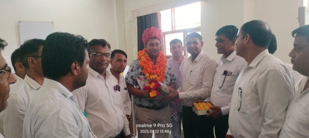 नीमराना बार संघ ने तहसीलदार विक्रम सिंह का किया स्वागत, अतिरिक्त प्रभार भी संभाला 2 img 20250812 wa004117439829538303768723