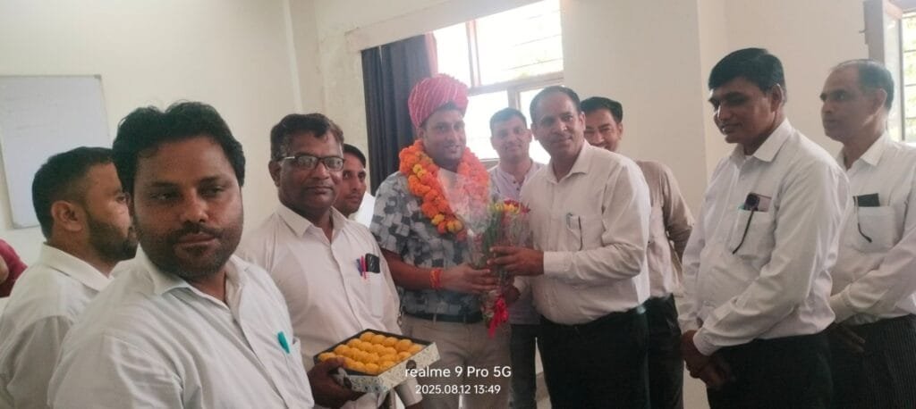 नीमराना बार संघ ने तहसीलदार विक्रम सिंह का किया स्वागत, अतिरिक्त प्रभार भी संभाला 4 img 20250812 wa0045839037486282358046