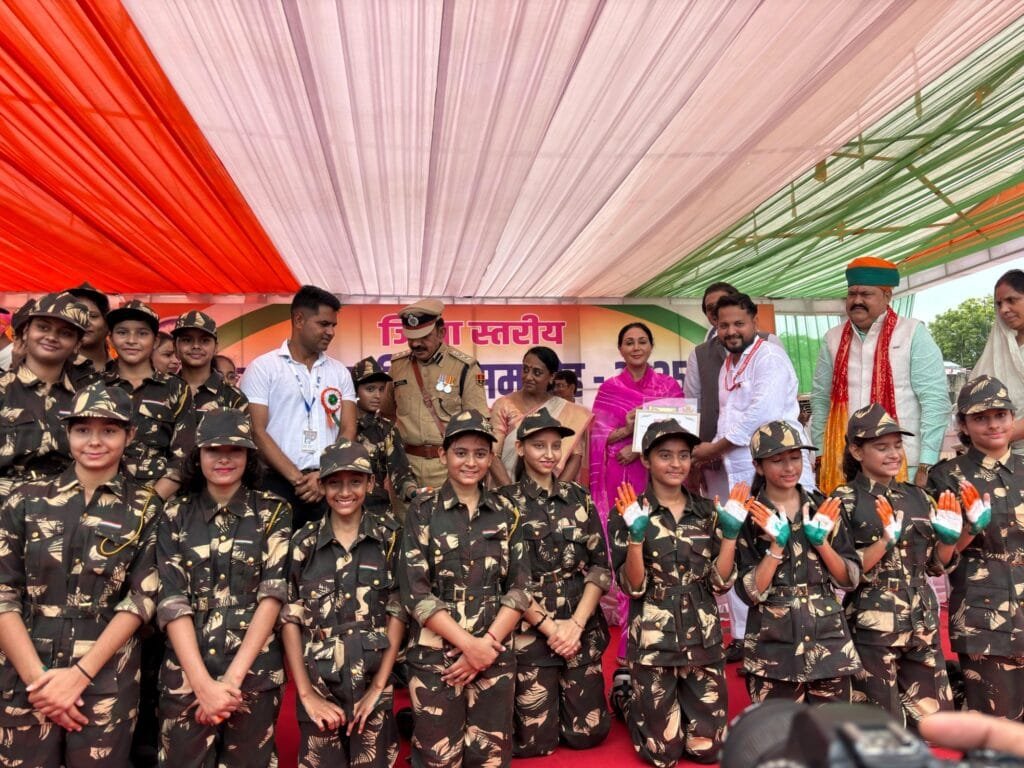 कोटपूतली में स्वतंत्रता दिवस का जिला स्तरीय समारोह देशभक्ति की उमंग के साथ संपन्न 10 img 20250815 wa01456551709206583065907