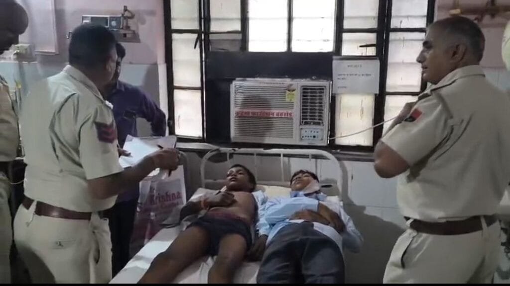राजकीय विद्यालय के बच्चों से भरा टेंपो पलटा, आधा दर्जन बच्चे घायल 3 screenshot 2025 08 18 14 57 07 82 6012fa4d4ddec268fc5c7112cbb265e73699443329606215308