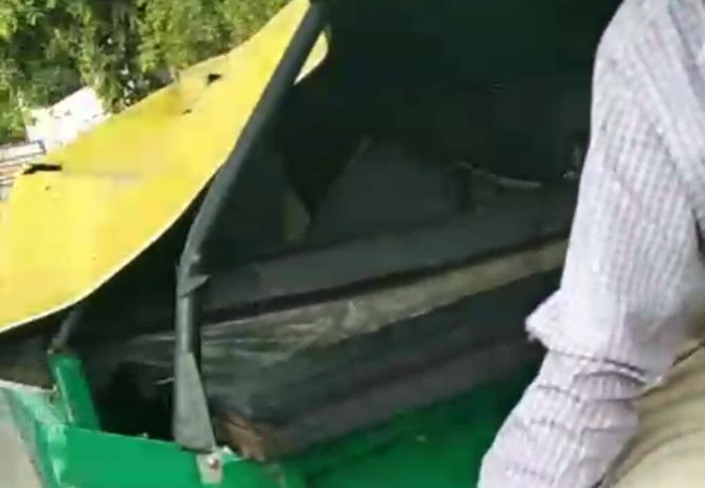 राजकीय विद्यालय के बच्चों से भरा टेंपो पलटा, आधा दर्जन बच्चे घायल 2 screenshot 2025 08 18 14 58 56 71 6012fa4d4ddec268fc5c7112cbb265e72001831554432394811