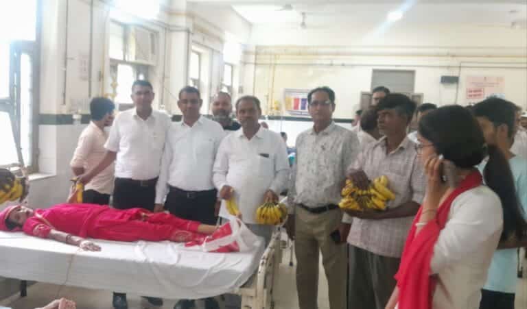 विधायक ललित यादव के जन्मदिन पर नीमराना में कांग्रेस कार्यकर्ताओं ने किया सेवा कार्य 3 20250912_1154428852360840826537975.jpg