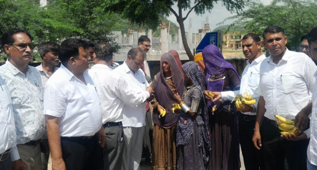 विधायक ललित यादव के जन्मदिन पर नीमराना में कांग्रेस कार्यकर्ताओं ने किया सेवा कार्य 3 20250912 120042881798650951246498