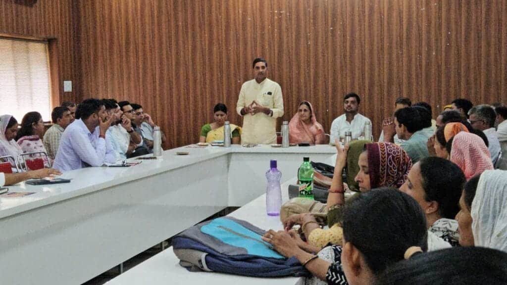 नीमराना में सांसद खेल उत्सव रजिस्ट्रेशन को लेकर बैठक आयोजित, युवाओं को मिलेगा प्रतिभा दिखाने का अवसर 3 img 20250911 wa01841486431352122394753