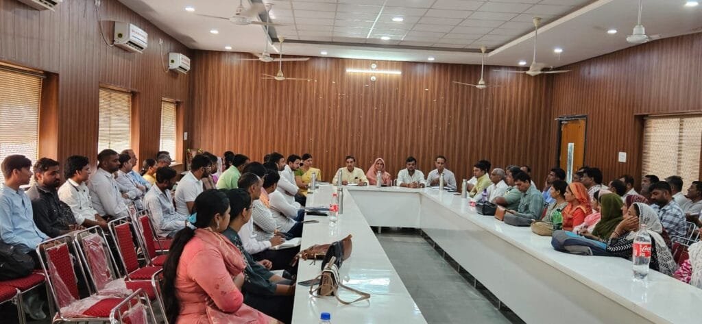 नीमराना में सांसद खेल उत्सव रजिस्ट्रेशन को लेकर बैठक आयोजित, युवाओं को मिलेगा प्रतिभा दिखाने का अवसर 2 img 20250911 wa01866175375814253328196