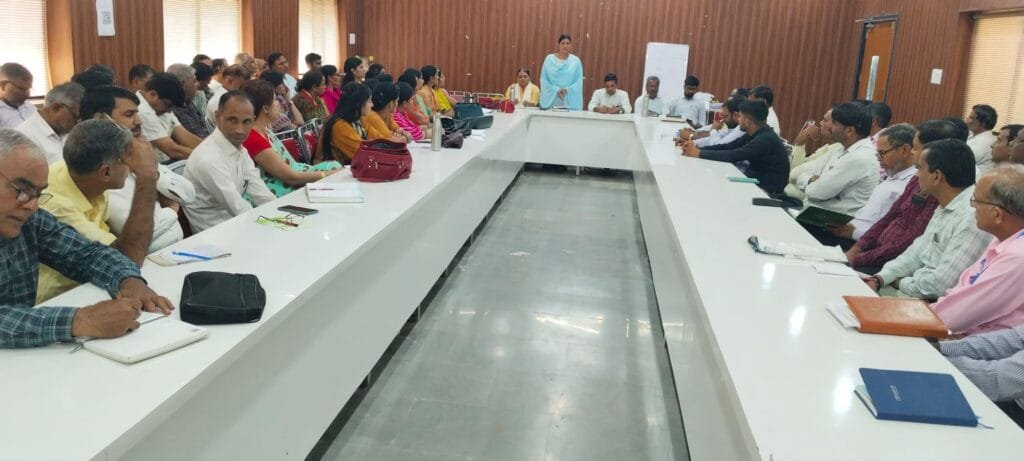 नीमराना में ब्लॉक निष्पादन समिति की बैठक आयोजित, पांच संस्था प्रधानों को सम्मानित किया गया 3 img 20250919 wa01343972132088336025164
