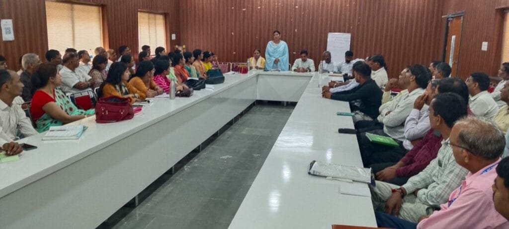 नीमराना में ब्लॉक निष्पादन समिति की बैठक आयोजित, पांच संस्था प्रधानों को सम्मानित किया गया 4 img 20250919 wa01357063820770704570333